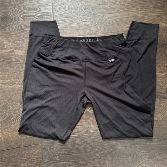 Women’s Patagonia Capilene Baselayer black pants lightweight medium - Picture 2 of 4
